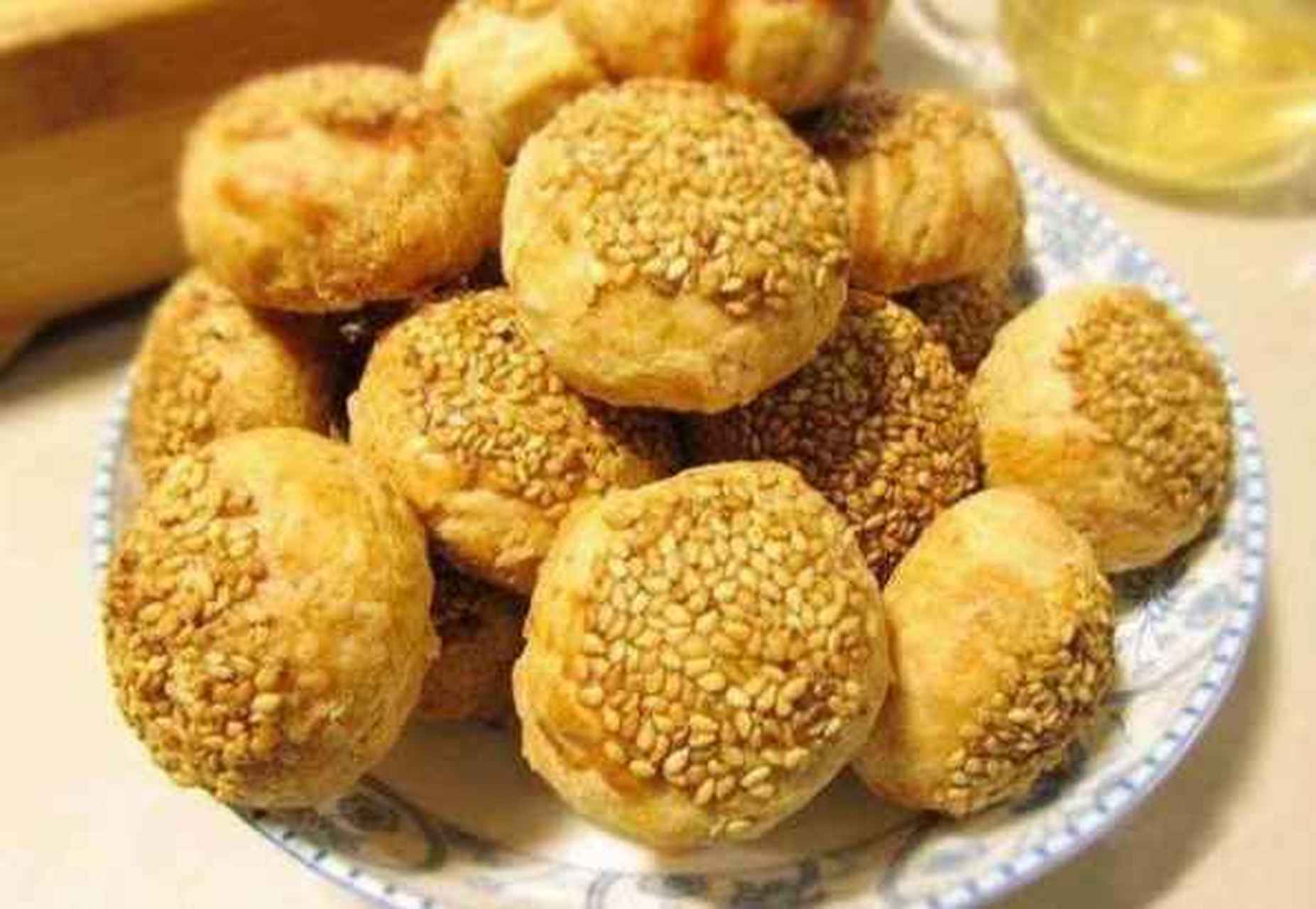 唐山小吃棋子烧饼 棋子烧饼是河北省唐山地区的特产,因状如小鼓,个似