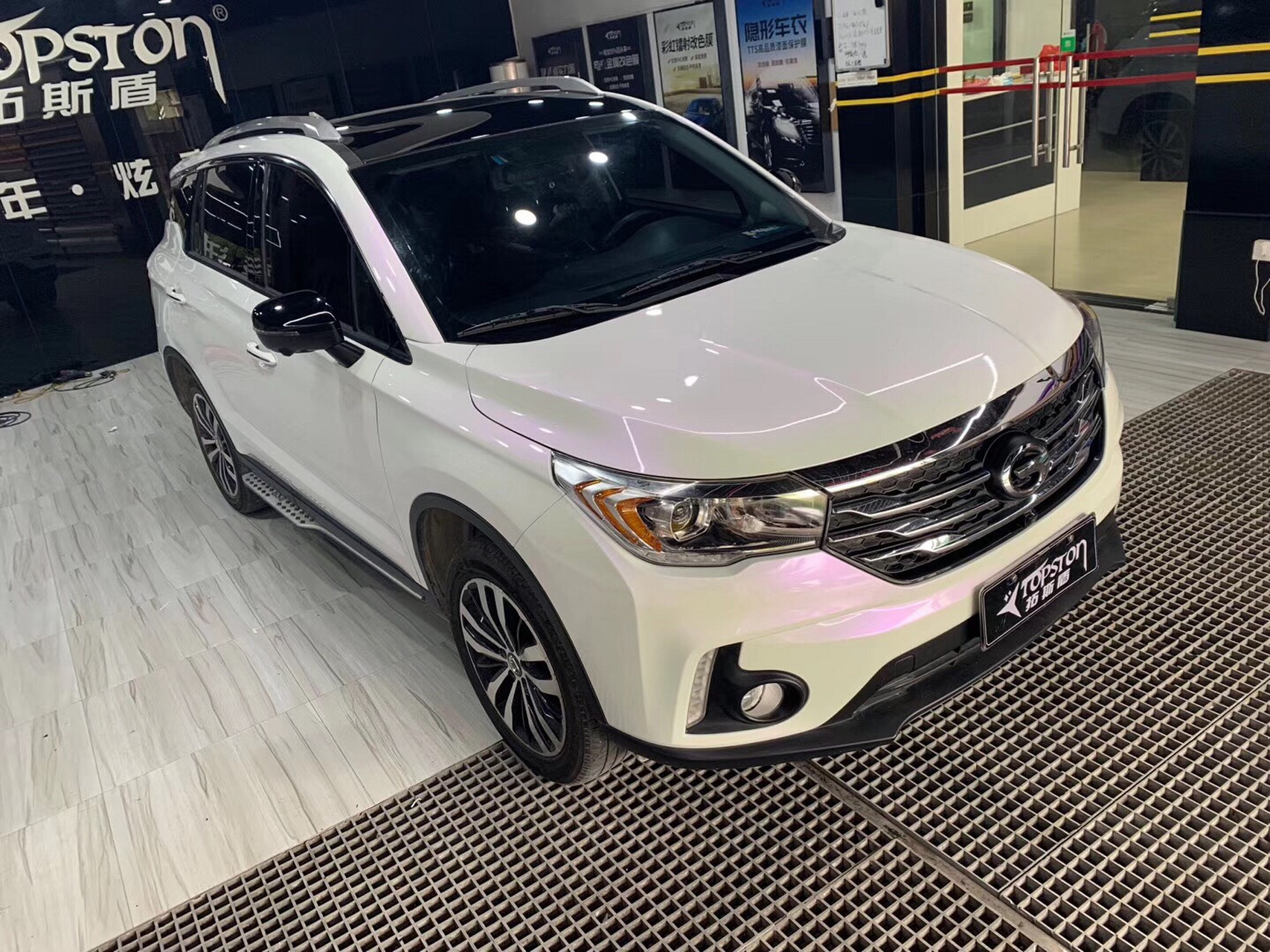 传祺gs4,超亮白变紫改色膜,改色完毕