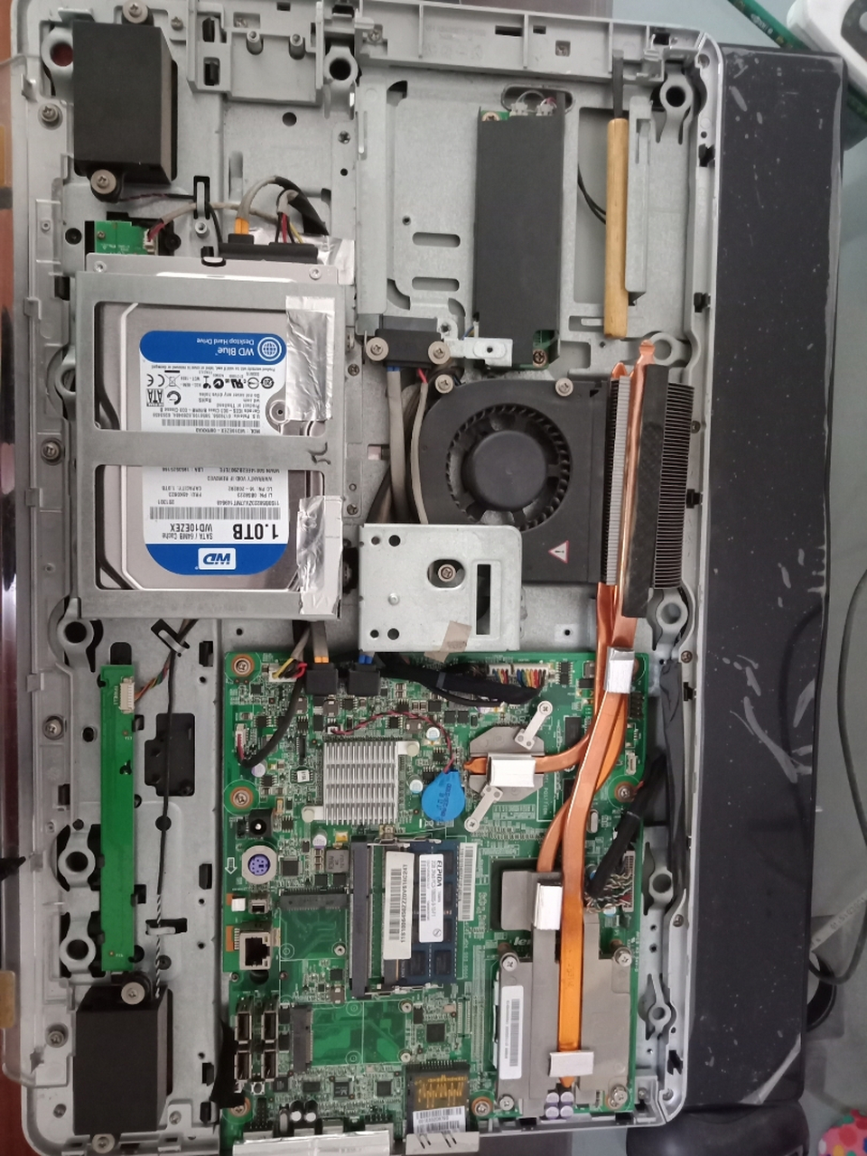 前些日子把家里的联想b300拿出来想着打开看看,结果插上电源之后按