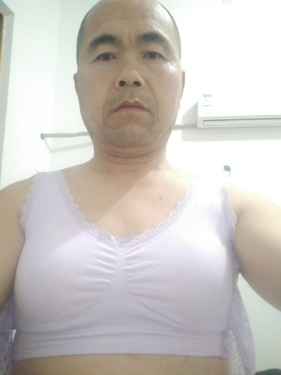 日本男人做到穿男人胸罩,难道中国人就不可以做到更多人穿胸罩走出