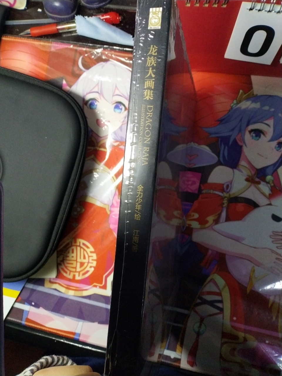 有没有对龙族大画集有兴趣的小伙伴,我这里有本全新的.