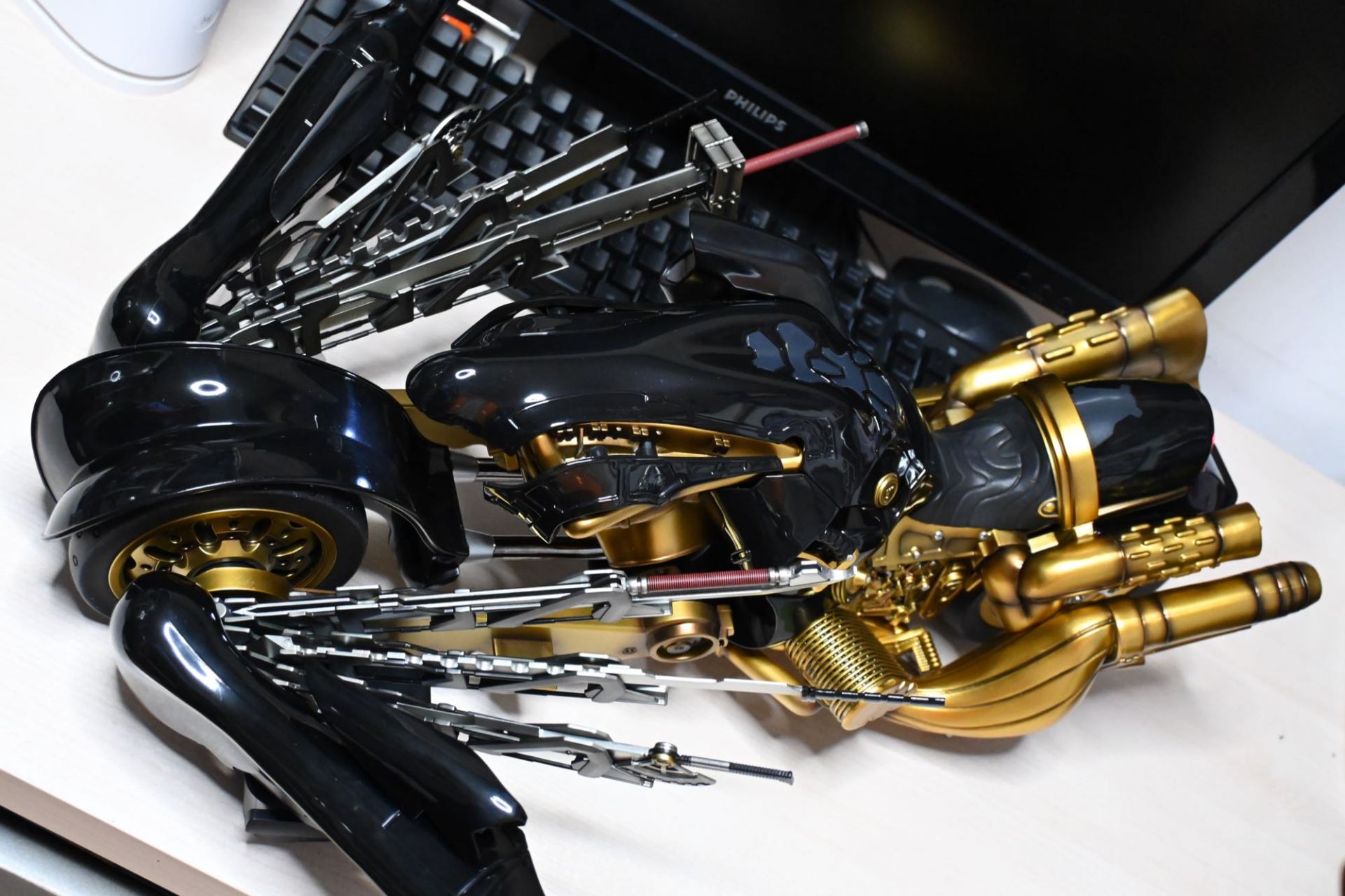 gametoys克劳德摩托车豪华版 感觉车做工没这么好,巨大无比和键盘差不