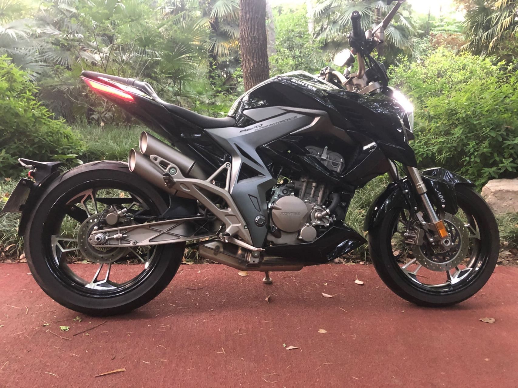 升仕310r,1400公里准新车,热车之后怠速就有滋滋滋的声音,这是什么