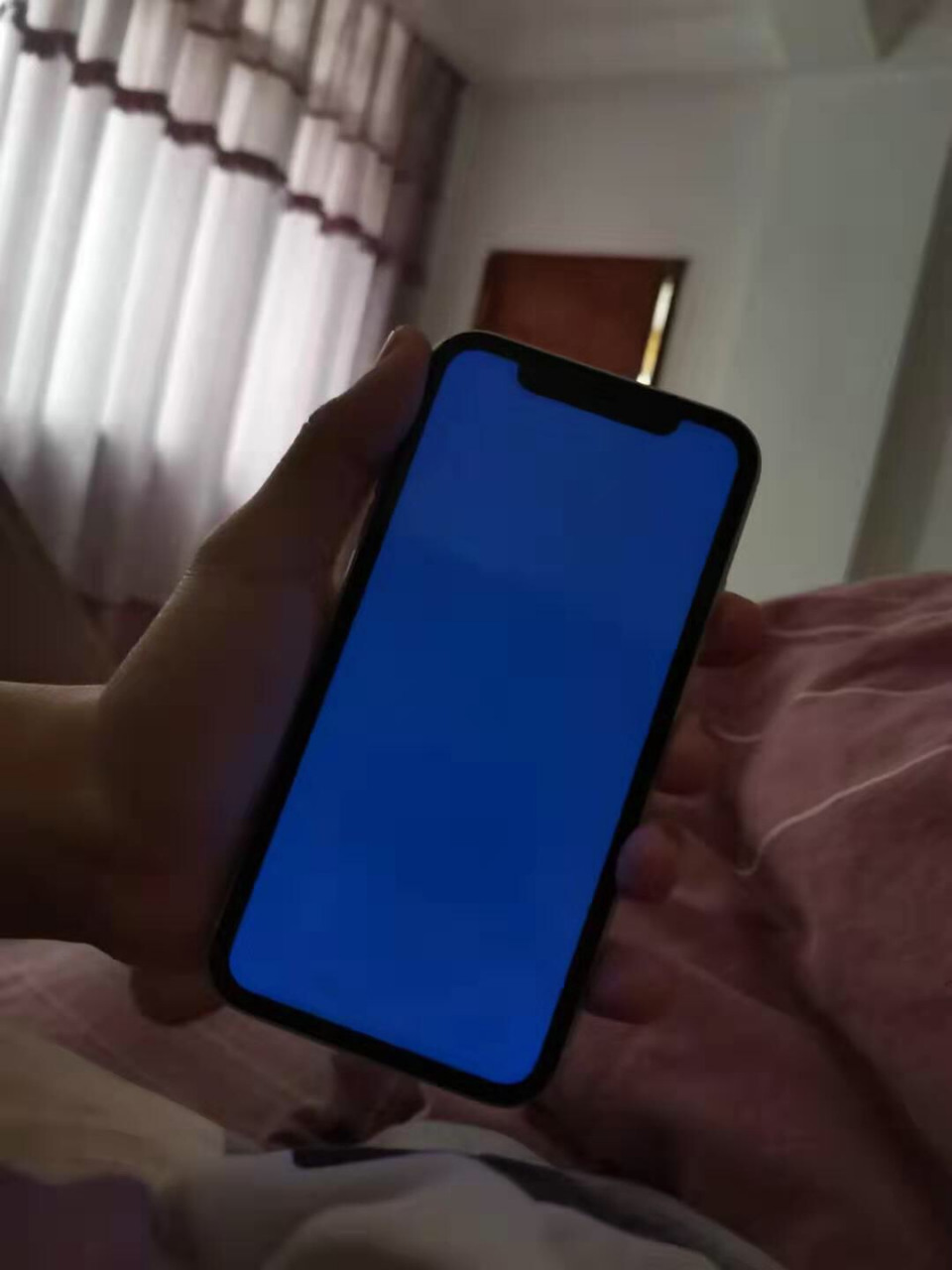 在某转买的二手iphonexr出现花屏 闪屏 自动关机 无法开机 以下状况