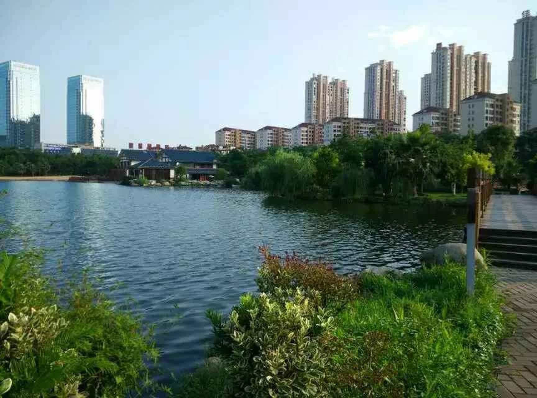 《下厨有感》 诗/陈迪福 炖炒蒸煎一铁锅, 山珍海错又如何?