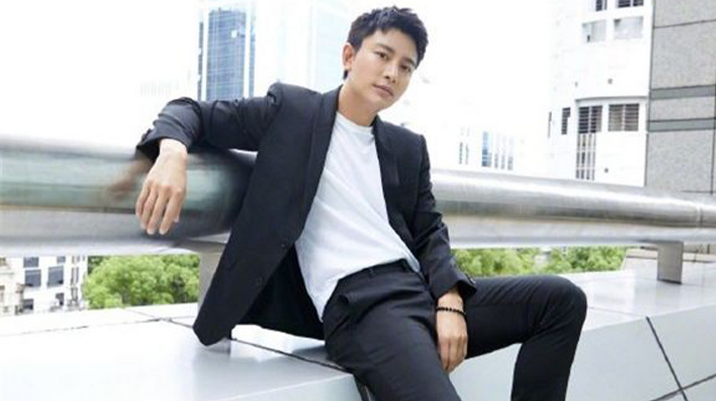 贾乃亮工作室发声明否认偷税漏税 网友质疑工作室私信删稿行为