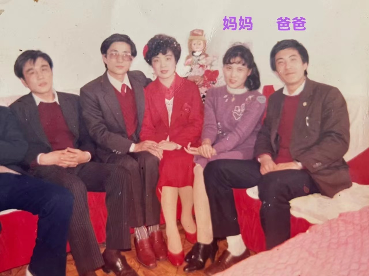 感觉小时候长得不像爸爸也不像妈妈,长大后长相和神态都越来越像我妈!