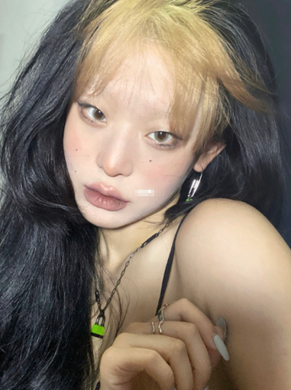 夏日妆容#夏日性冷淡风冰凉感妆容 夏天做个冷淡的辣妹 生人勿!