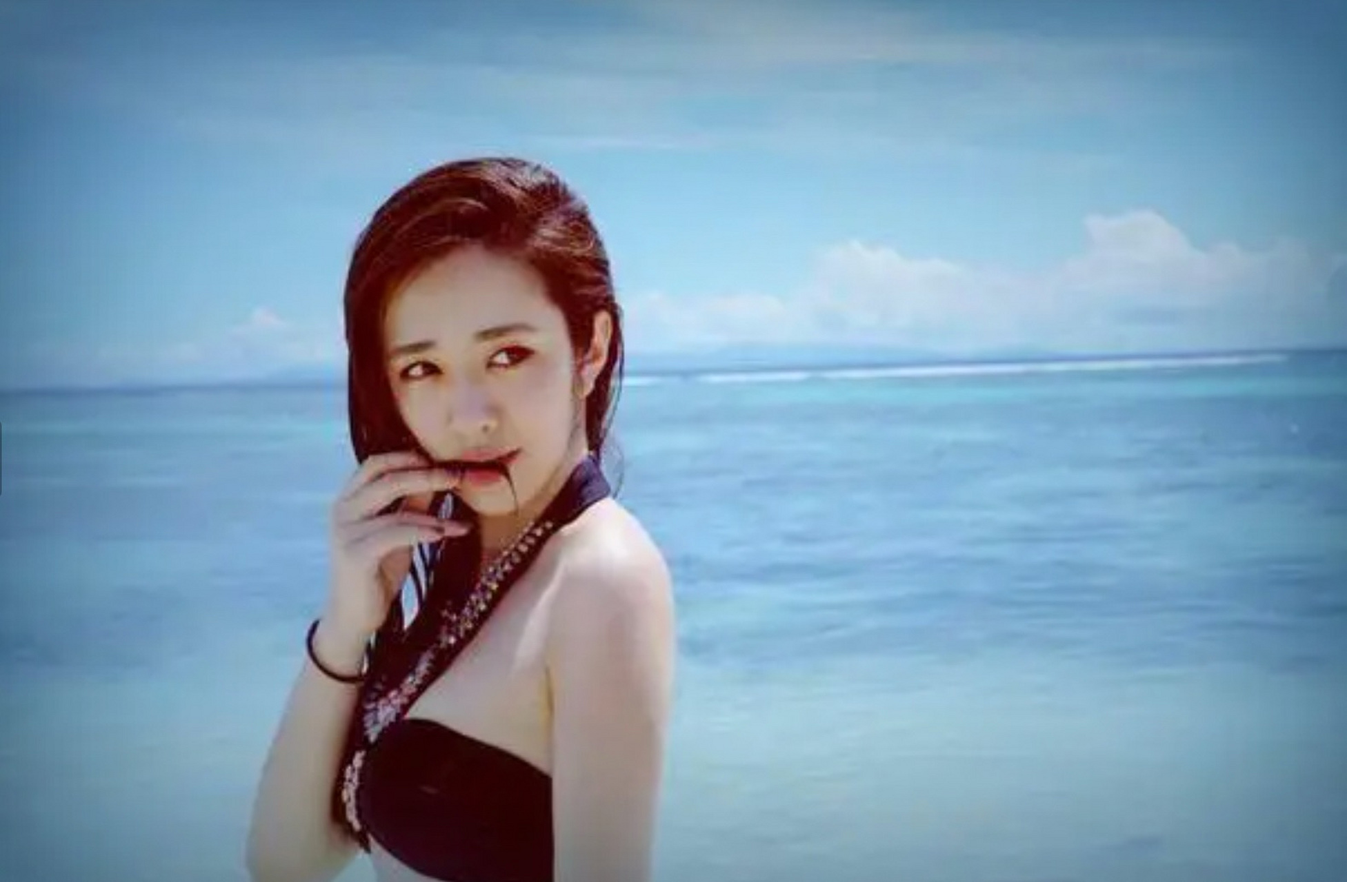 王晓晨醉酒抽烟