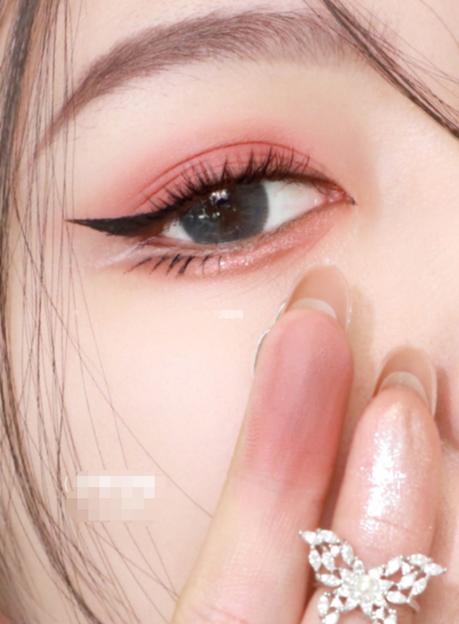 3ce的干枯玫瑰盘是真的强  随便涂上一个眼影已经很好看了,冬日氛围感