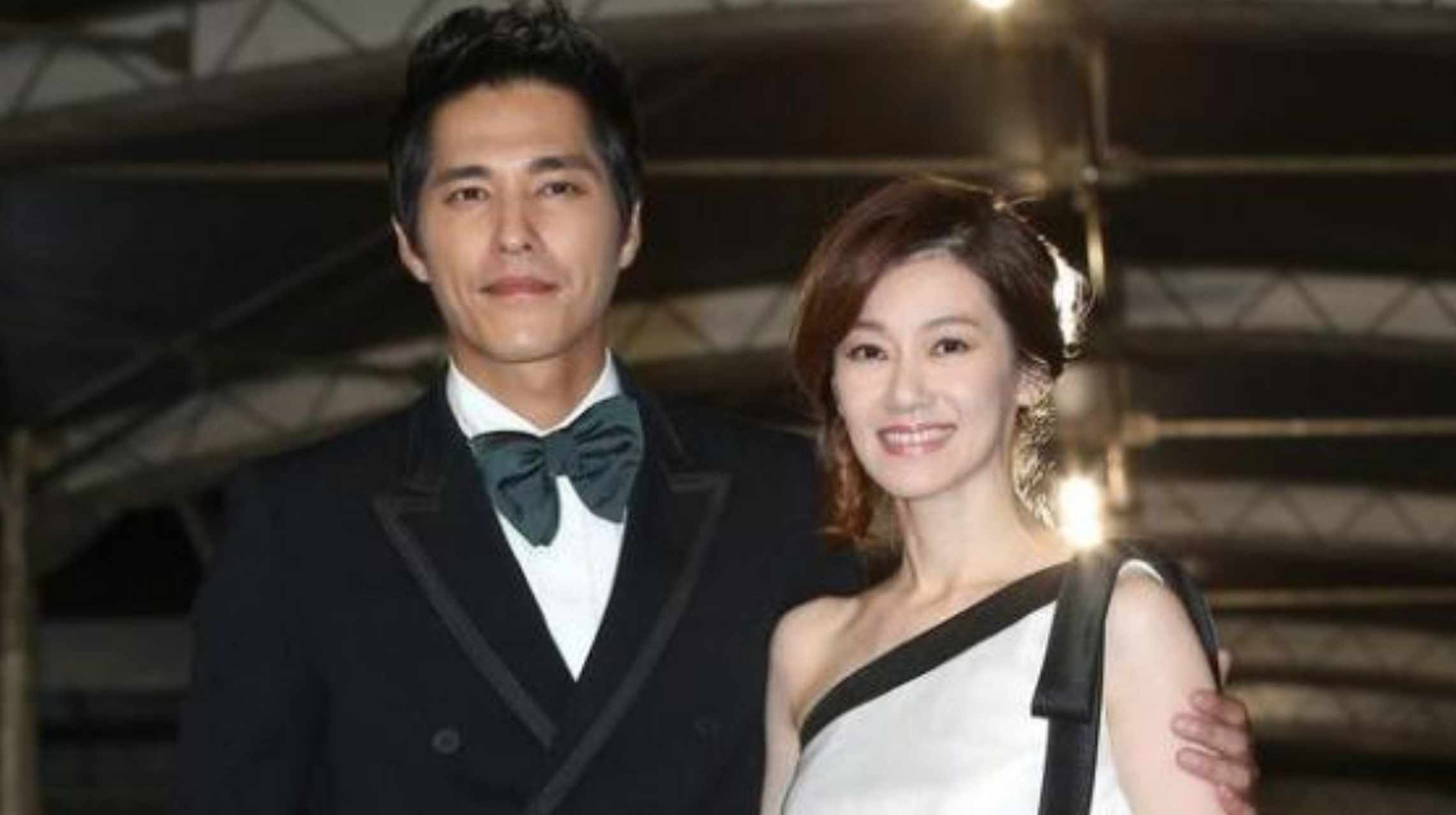 台媒曝蓝正龙周幼婷离婚:两人穿情侣装骑自行车去办离婚证