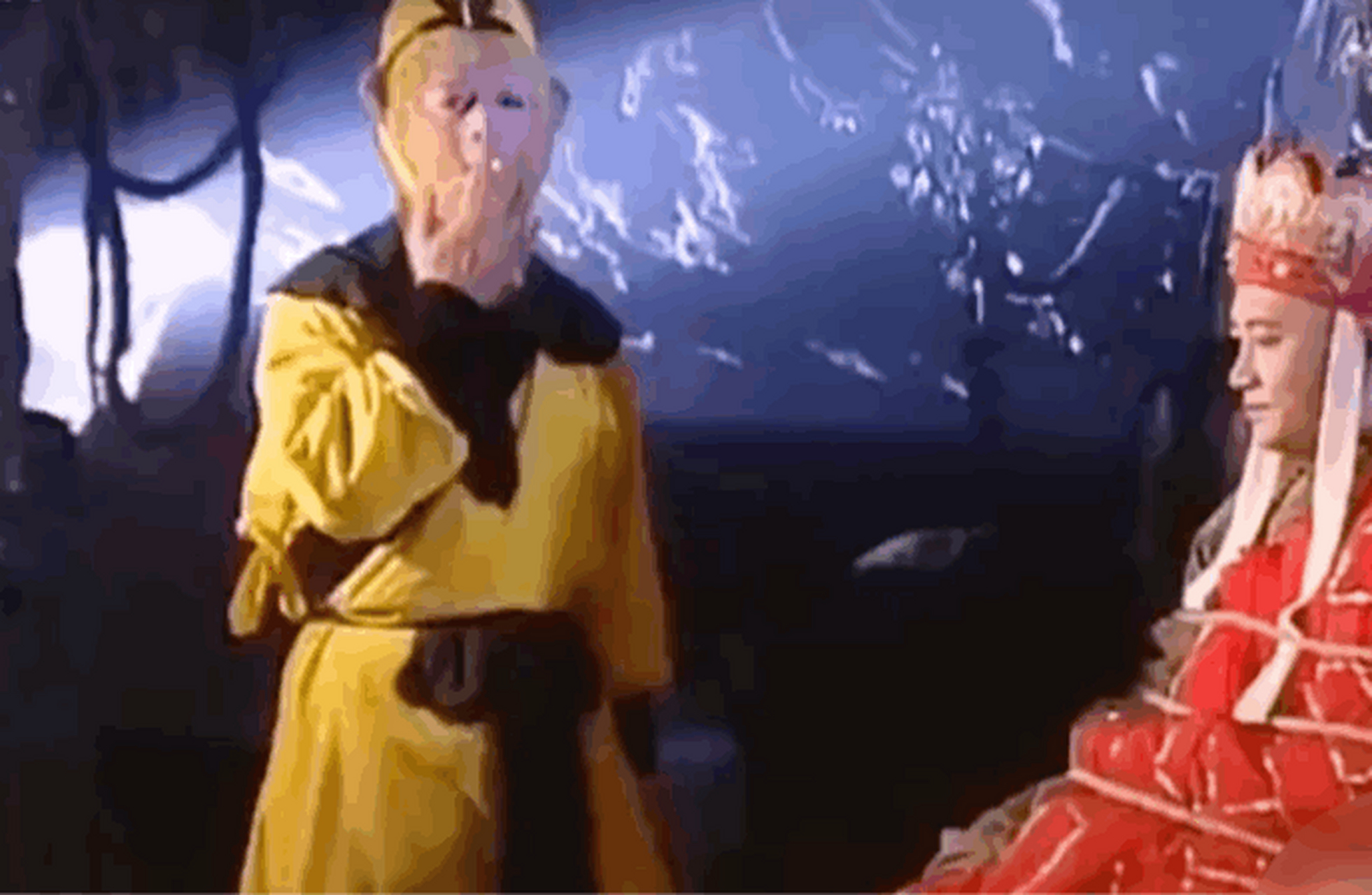 孙悟空抽烟,口吐一口烟气,成功解救师傅唐僧.