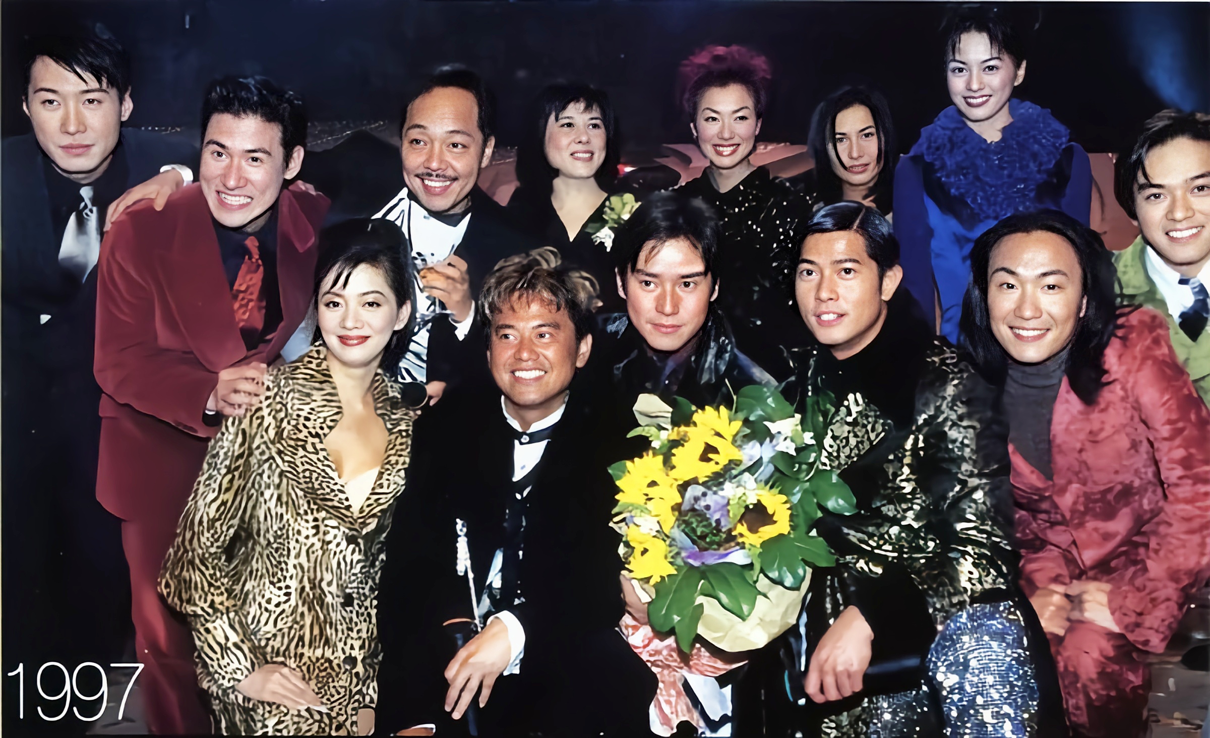 1997年,谭咏麟获颁金针奖香港乐坛成就大奖,当时好多巨星都去祝贺他