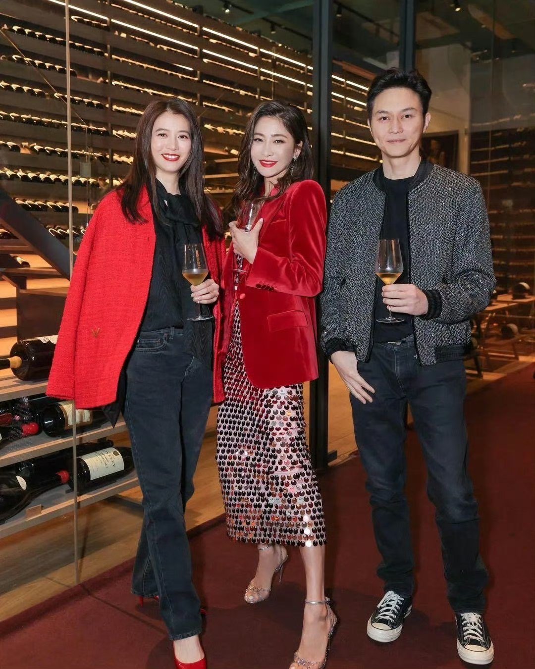 张智霖袁咏仪夫妇,草蜢,黎姿参加朋友聚会.