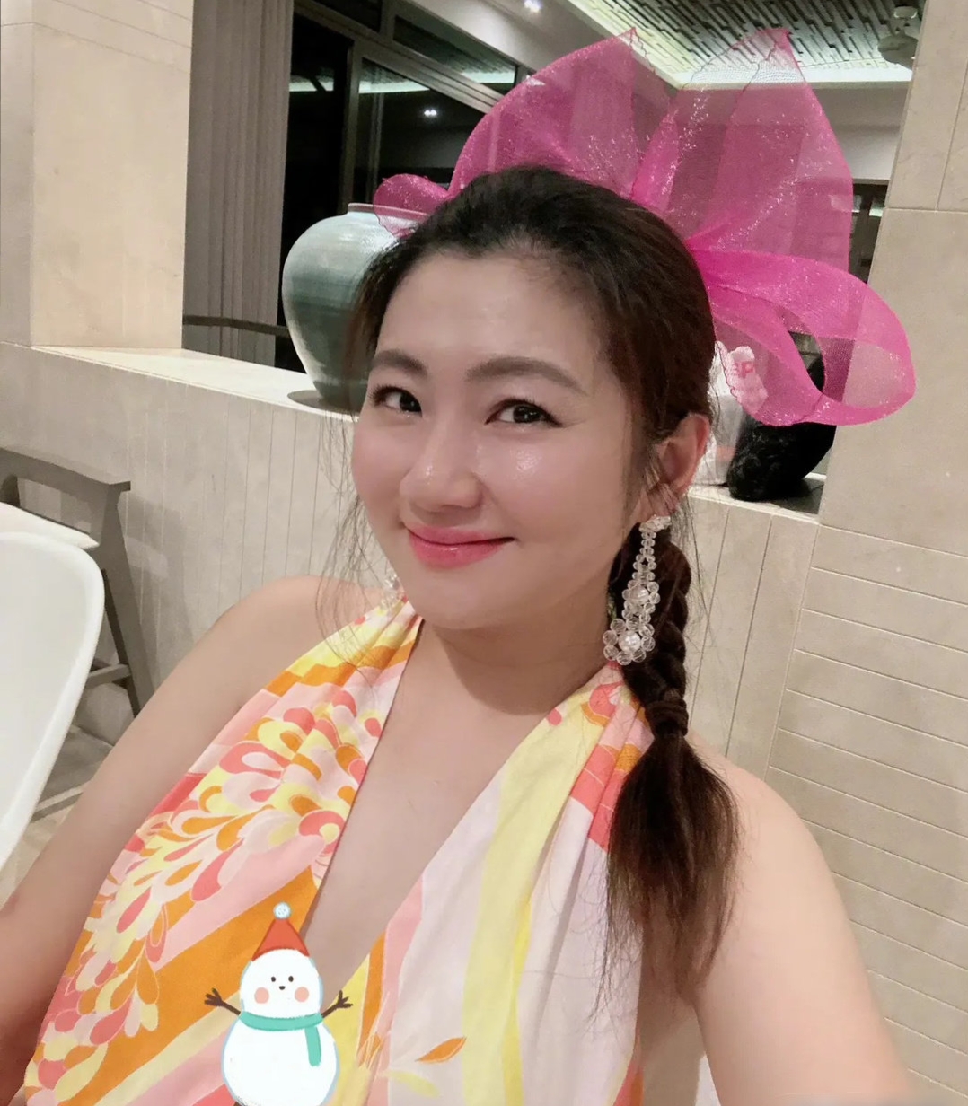 selina任家萱有了新男友之后,整个人容光焕发,还有了"幸福肥",看着胖