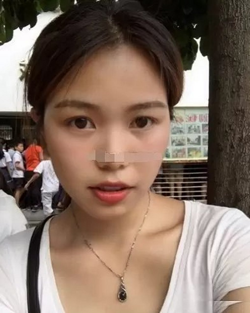 相书有云女有小悬胆鼻,主旺财旺夫,财运易领先同等条件的同辈,在事业