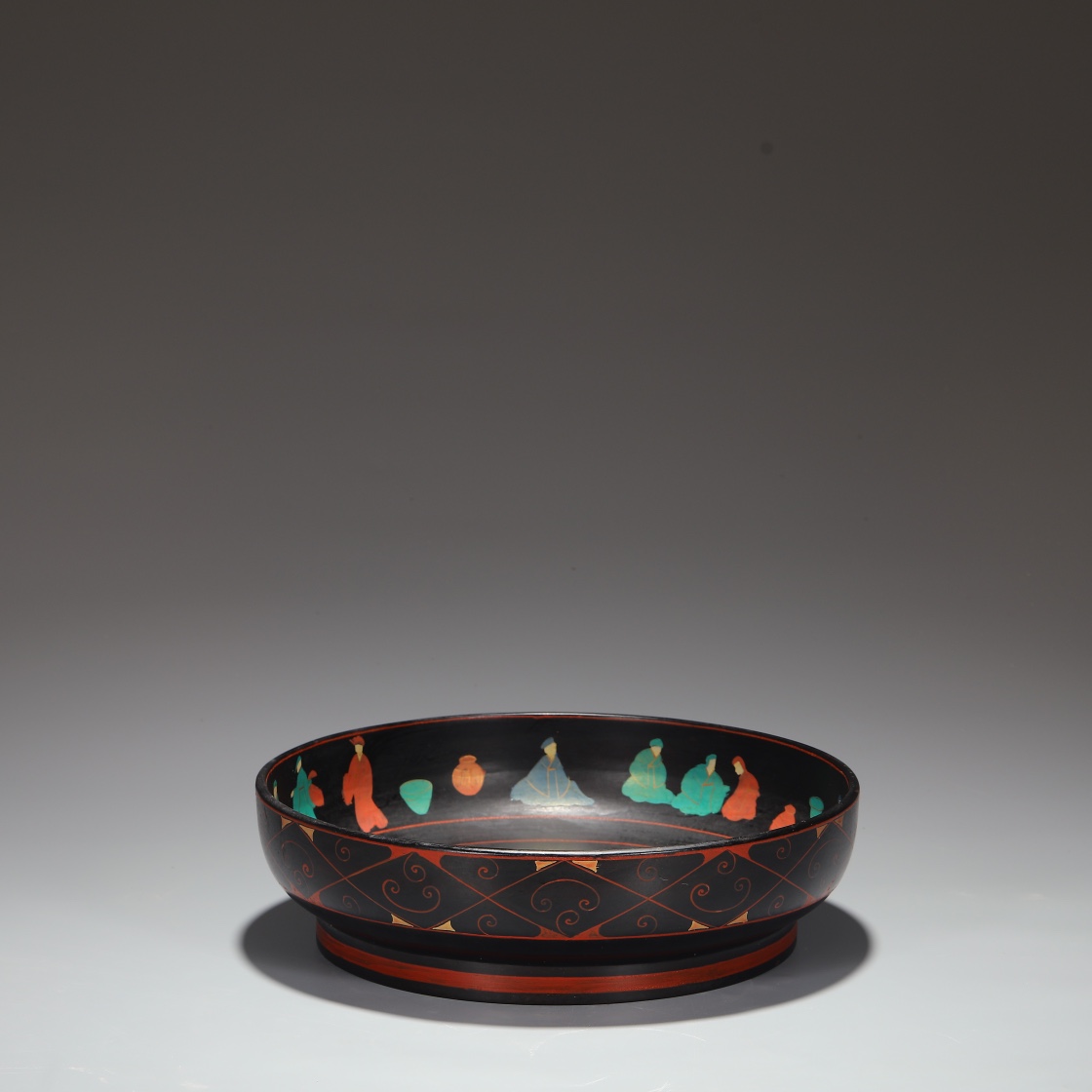 旧藏 汉代 漆器宫廷御用人物大盘 尺寸:高9.5公分 口径32.5公分