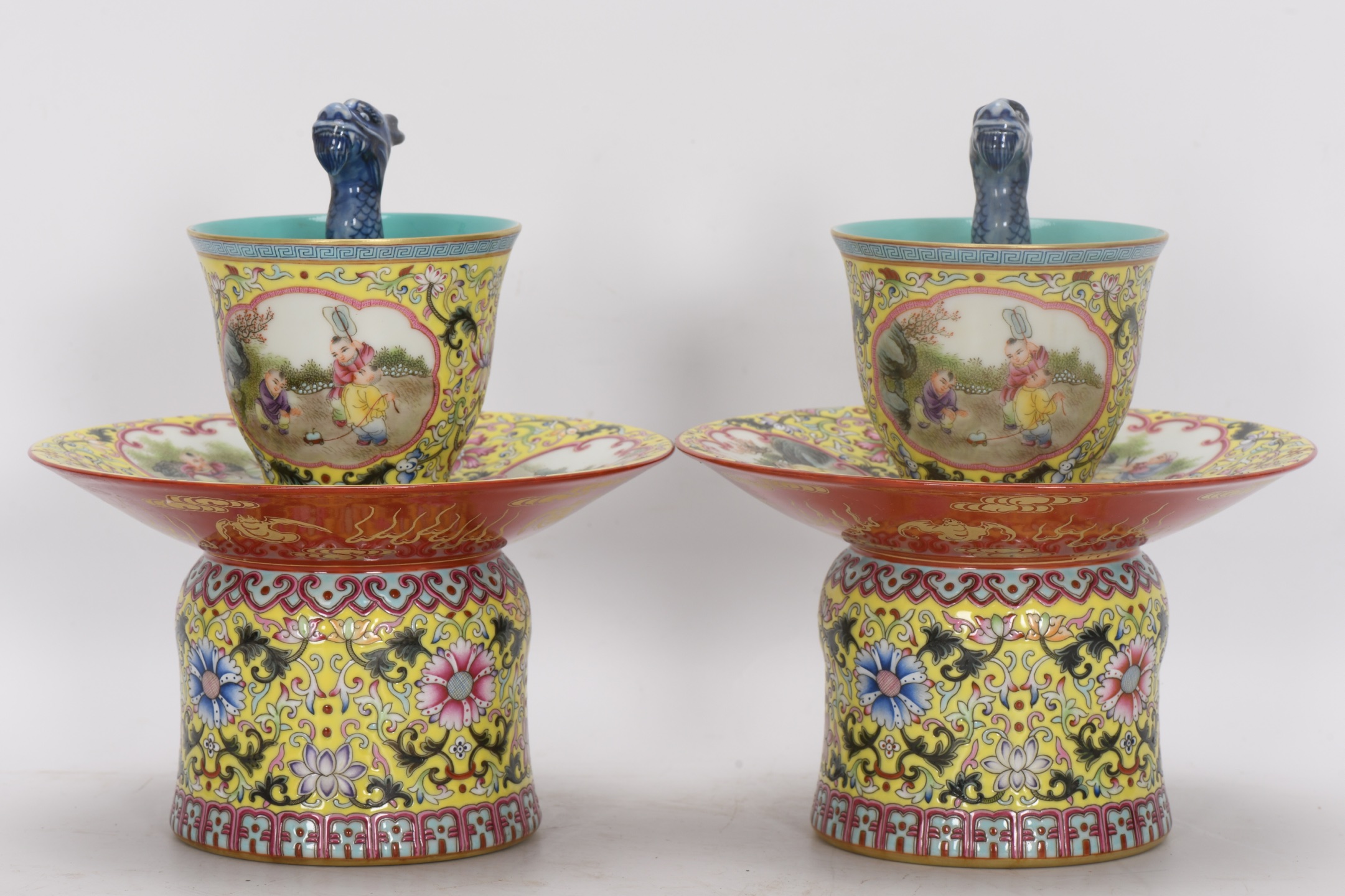 清乾隆,珐琅彩黄地开窗知足常乐龙杯,高20厘米,口径9厘米,肚径17厘米