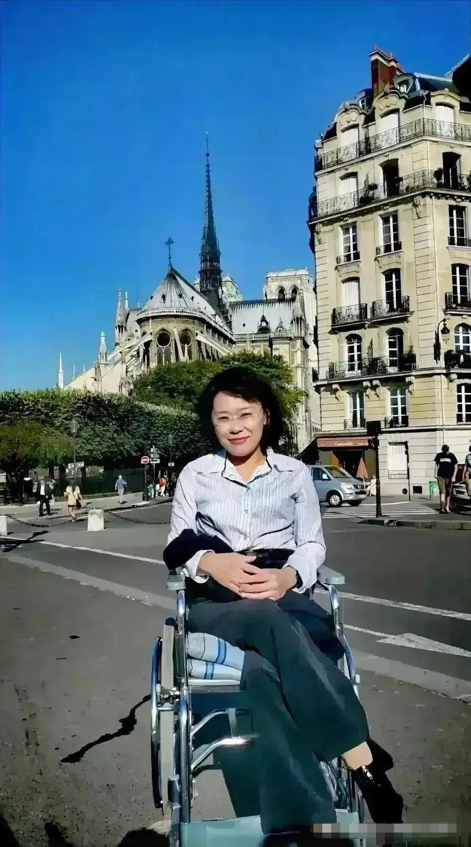 55年出生的张海迪,顽强地与病魔斗争,如今依然健在