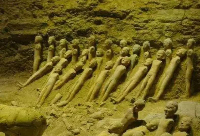 "1976年,西安挖出秦始皇女儿墓,墓中惨状,就连见惯大场面的考古专家们