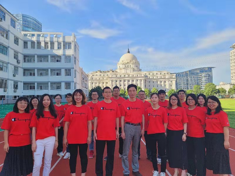 温岭市之江中学全体班主任在高考前给学子们助威情景重播