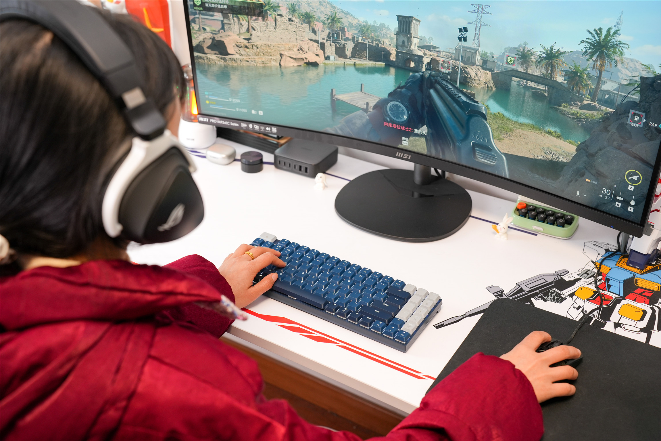 的桌面空间,一把好用的高颜值机械键盘,不仅提升效率,也给人好心情