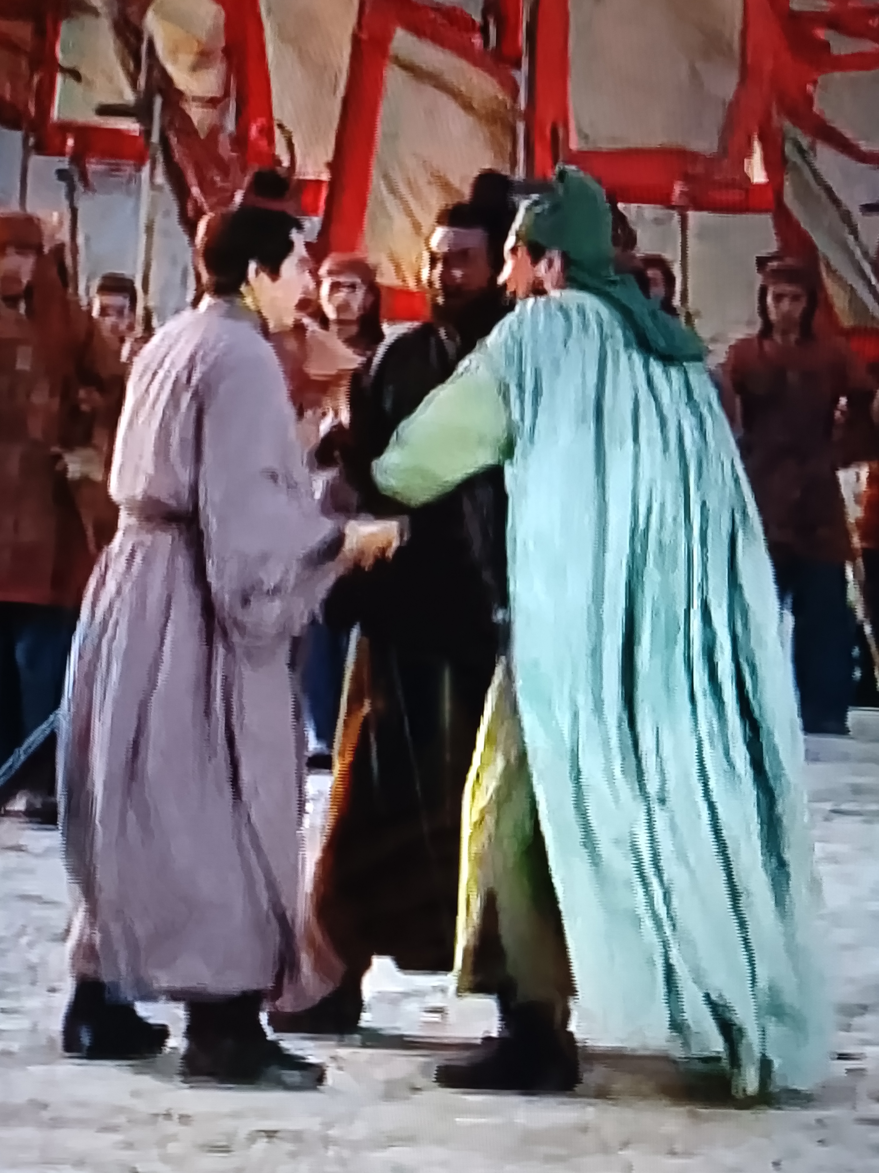 古城相会,关张二人先行见面,之后迎接大哥刘备.