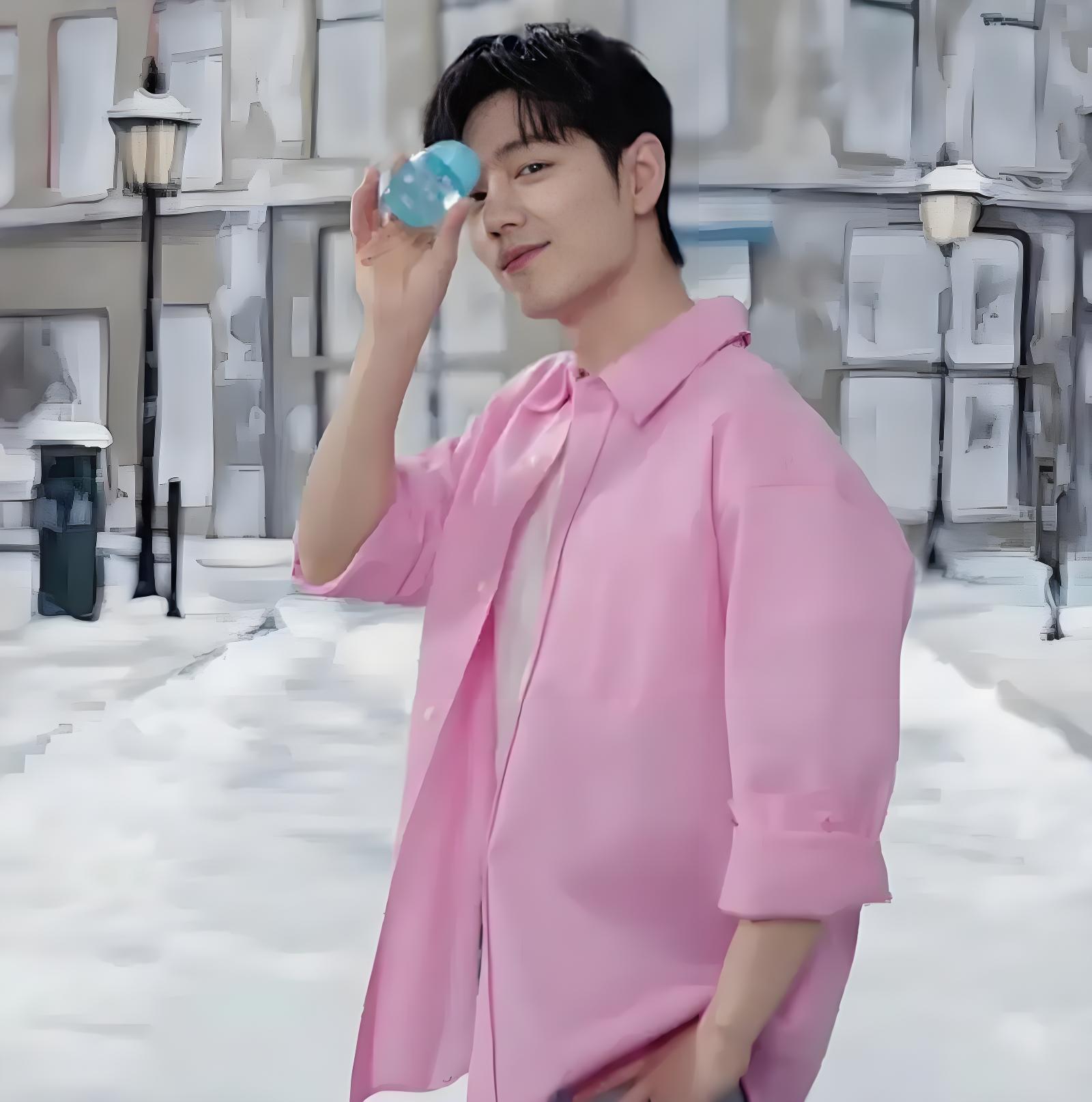 粉色水蜜桃,甜甜的#肖战