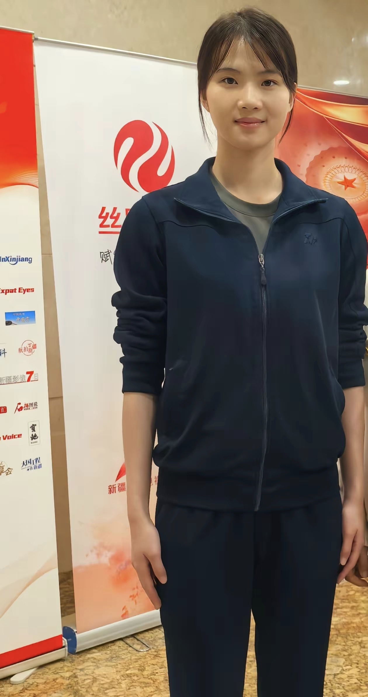 徐枫灿穿便装一样美