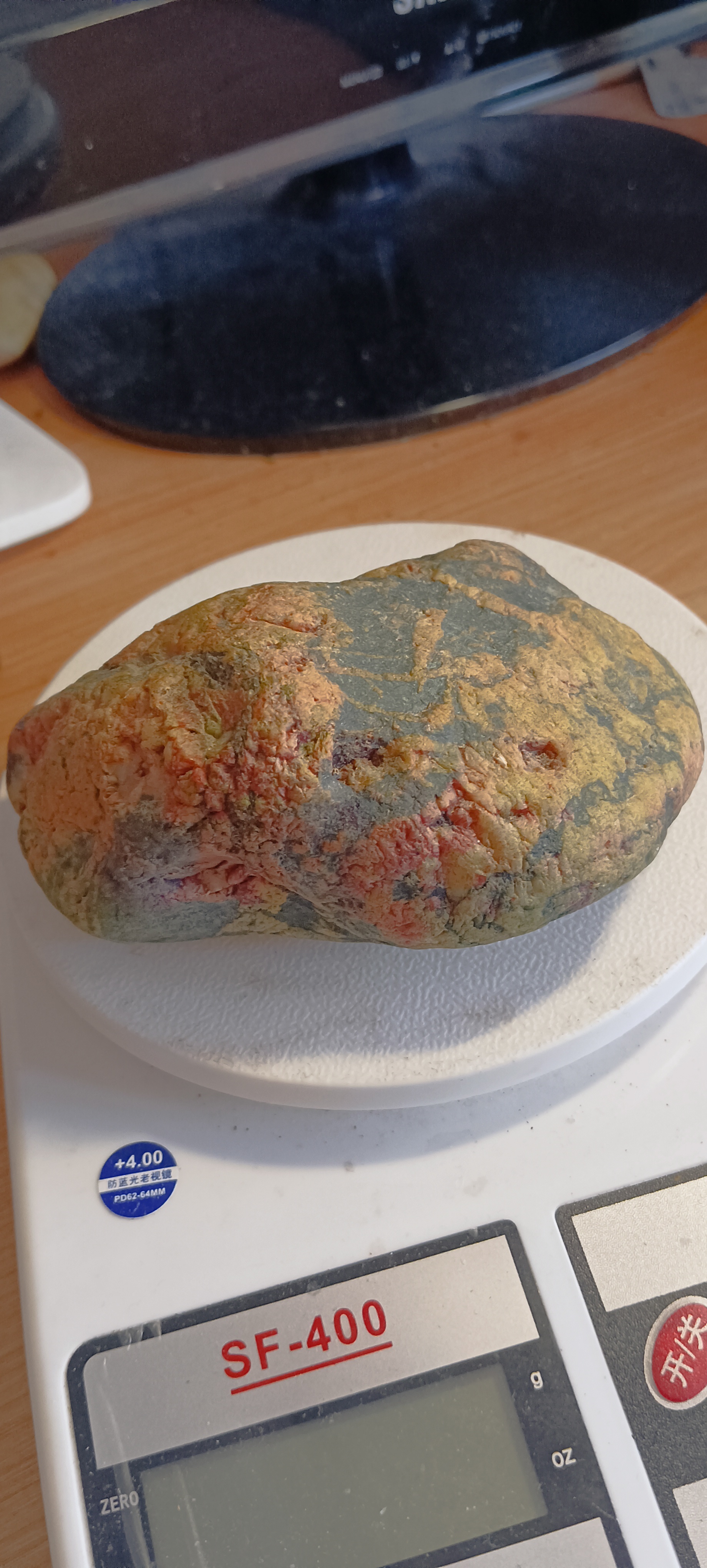 我是个不太利索的人捡回来的石头乱七八糟地放在家不舍得扔,有時来了