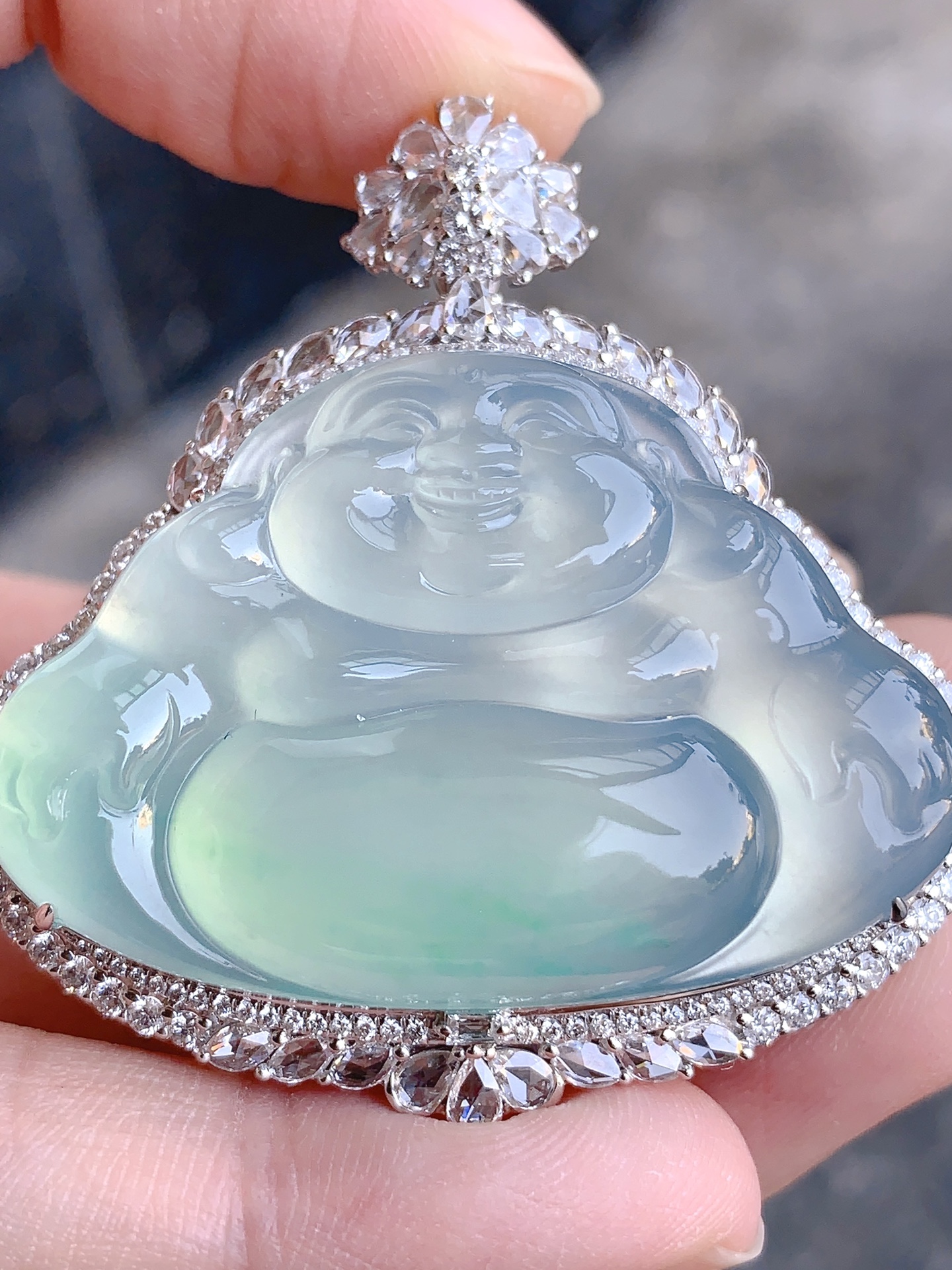 这枚18k翡翠佛公吊坠真的太美了!