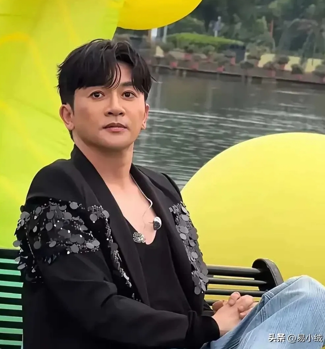 没接触医美时的苏有朋,自带一股清爽帅气,那种自然的灵气特别让人喜欢