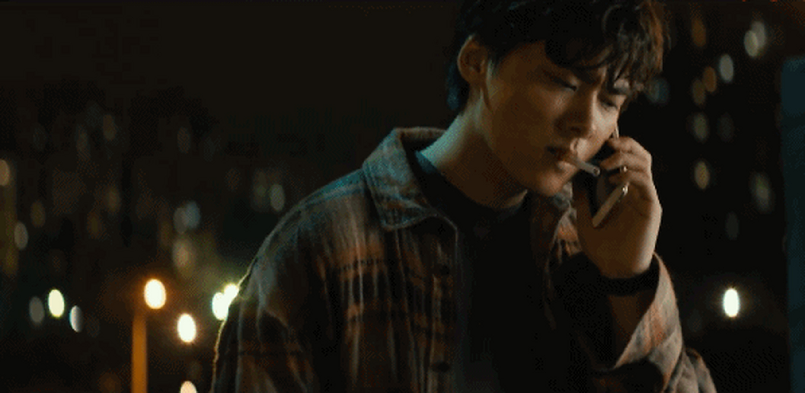 李易峰抽烟太帅了#李易峰抽烟# ,你不会因为明星抽烟而转黑粉吧?