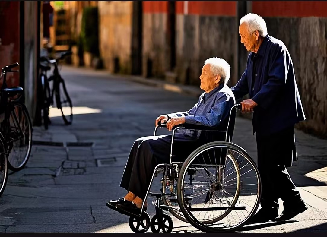 古老的建筑墙面斑驳陆离,每一道裂痕都诉说着岁月的故事