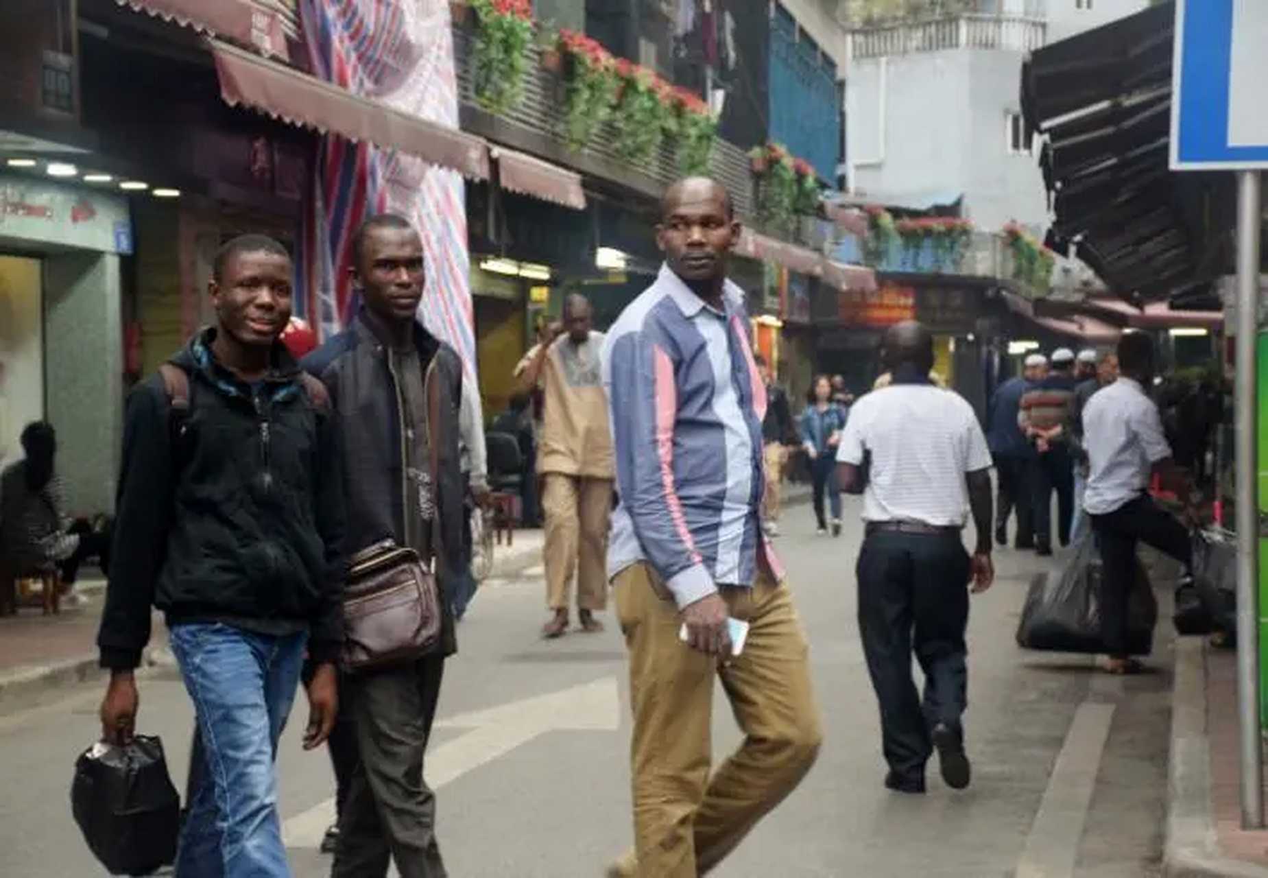 广州黑人是对在广州居住的非洲裔人群的统称.