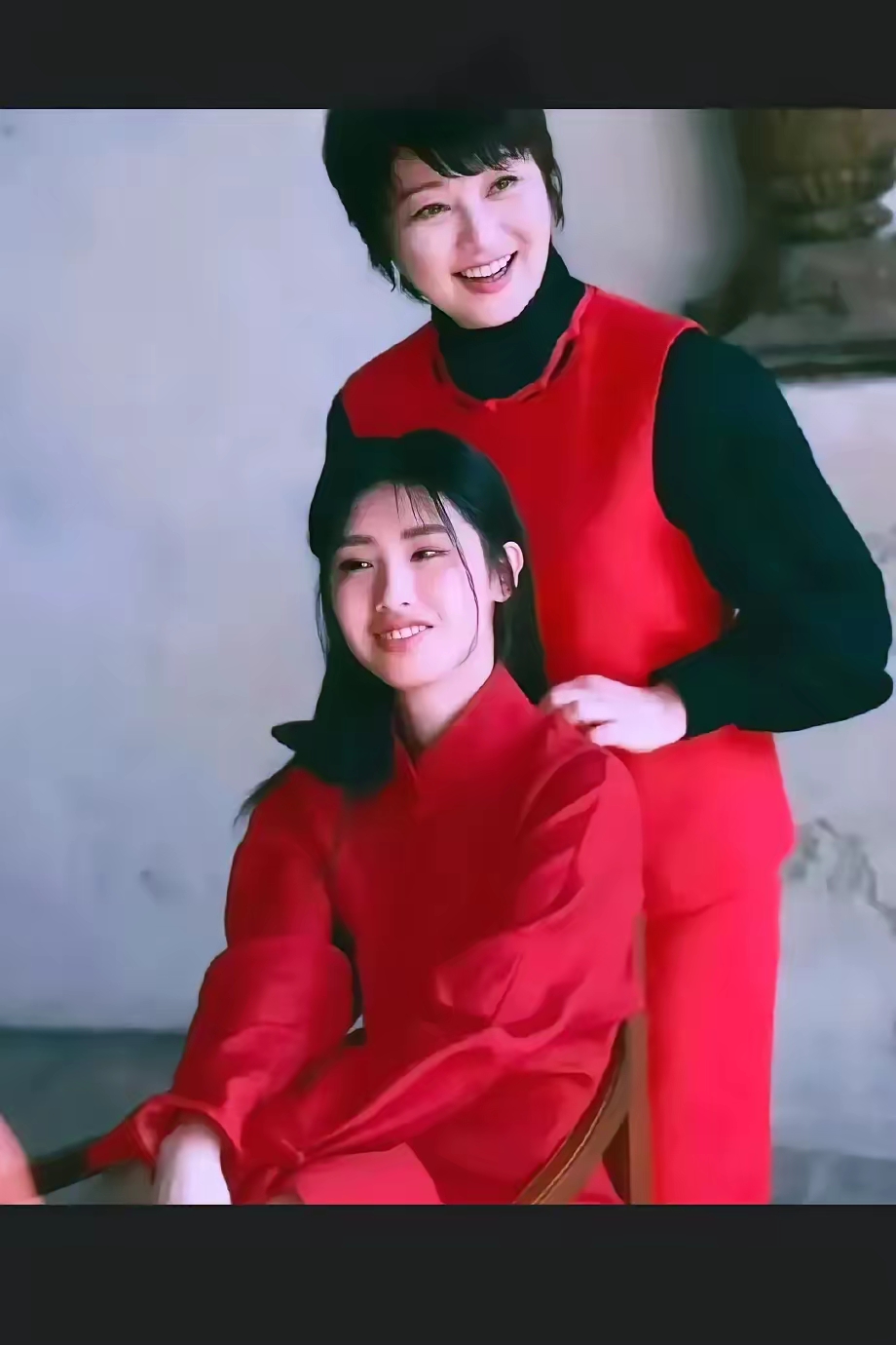 徐帆和养女徐朵的温馨合影,女儿已出落得亭亭玉立