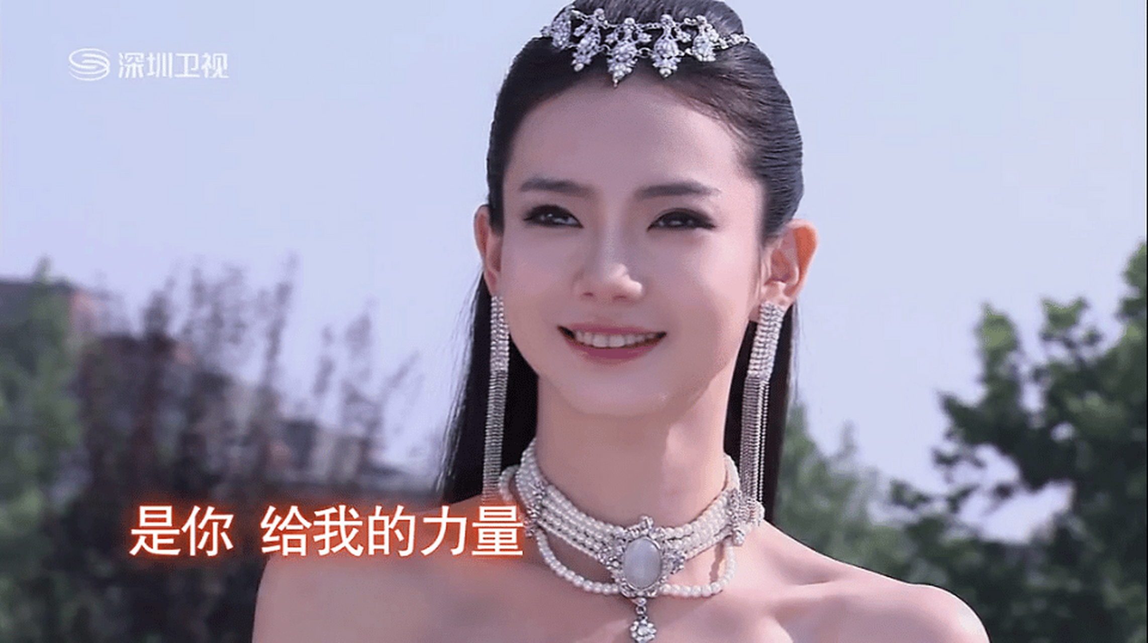 戚薇拍夏家三千金的时候的剧照 感觉那时候她真的像一个公主特别美