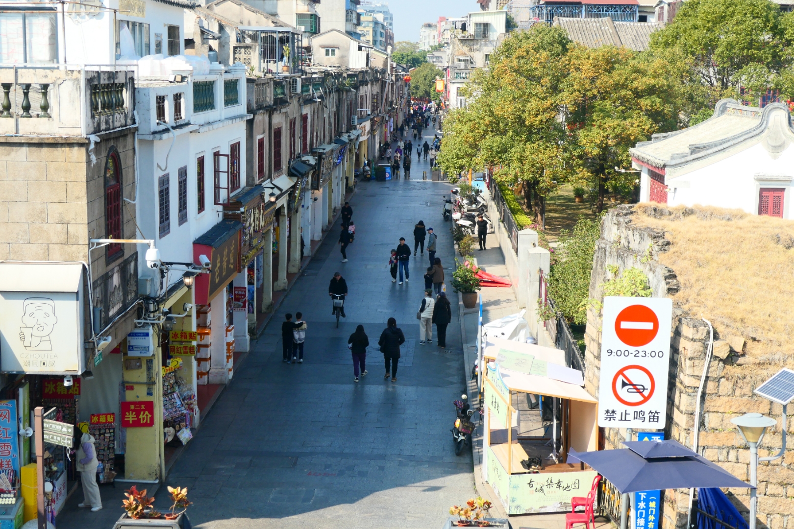 《小巷剪影》: 行走在潮州牌坊街的小巷中,感觉好多巷子着实不宽敞