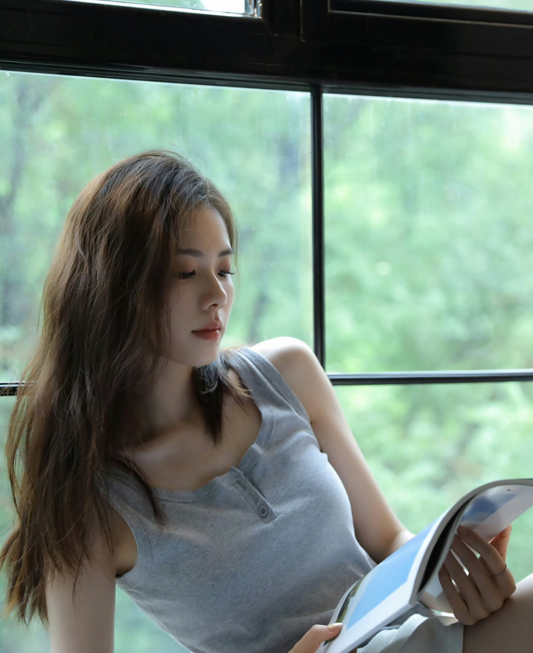 爱读书的女孩能散发出一种知性之美!