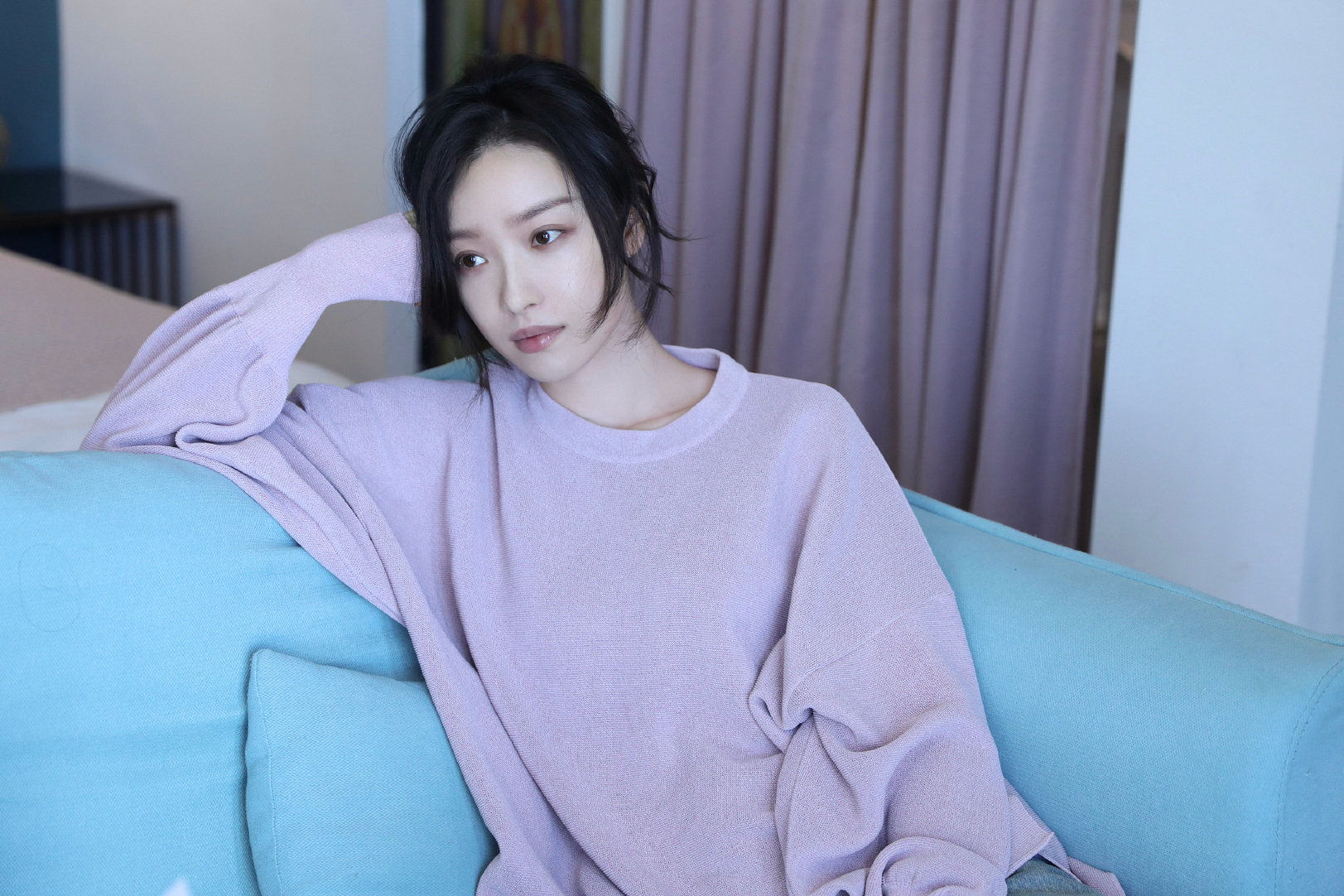 张雪迎现在的颜值不太能打,她的粉丝都跑得差不多了,翻身更难了..2.