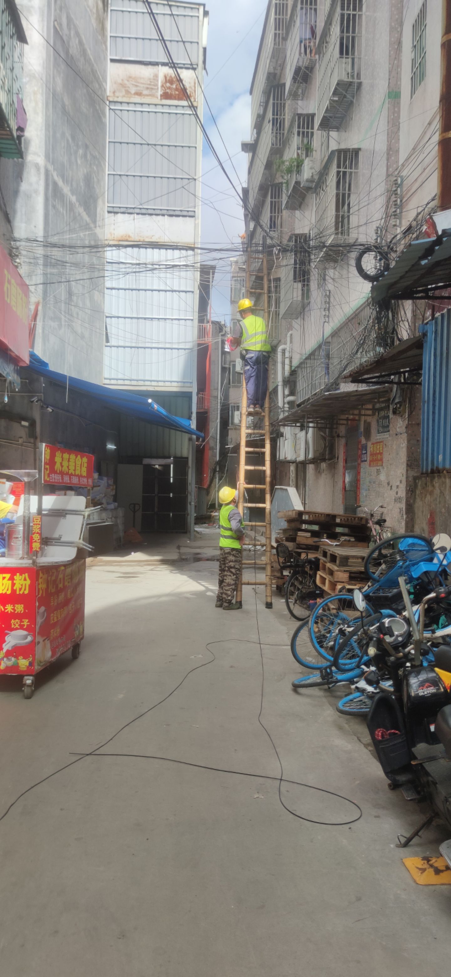 中山市坦洲镇十四村网髻路二巷,大家看看,政府请的这些缺德人,做的