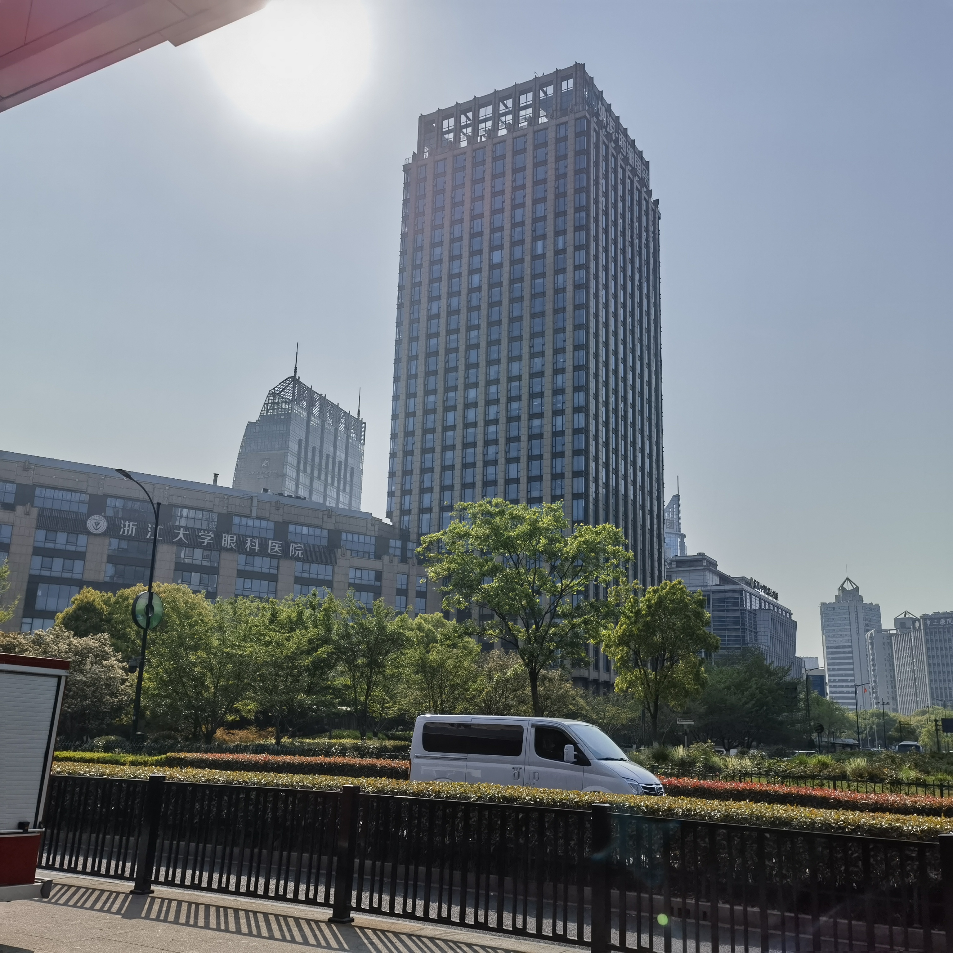 希望你保持心中的善良,因为你不知道谁借着你的善良