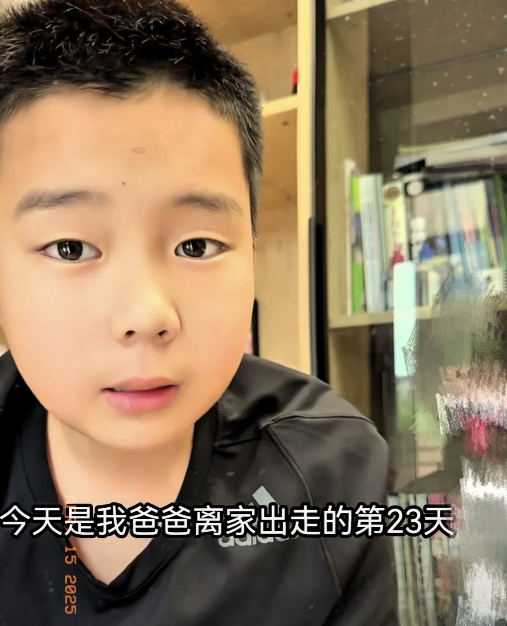 重庆一个小男孩,他爸妈吵架后,爸爸居然离家出走23天了!