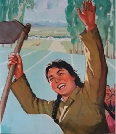 看到这张图片,相信我们的年纪都不小了,田野间,勤劳的女人正在上演一