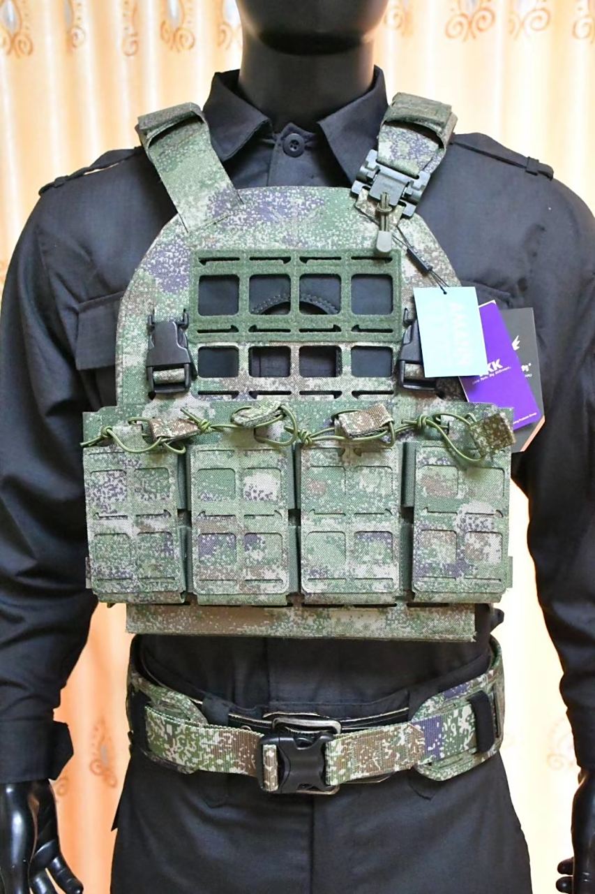 [星空迷彩]分享两款看起来很科幻[并不简单]的解放军最新星空迷彩战术