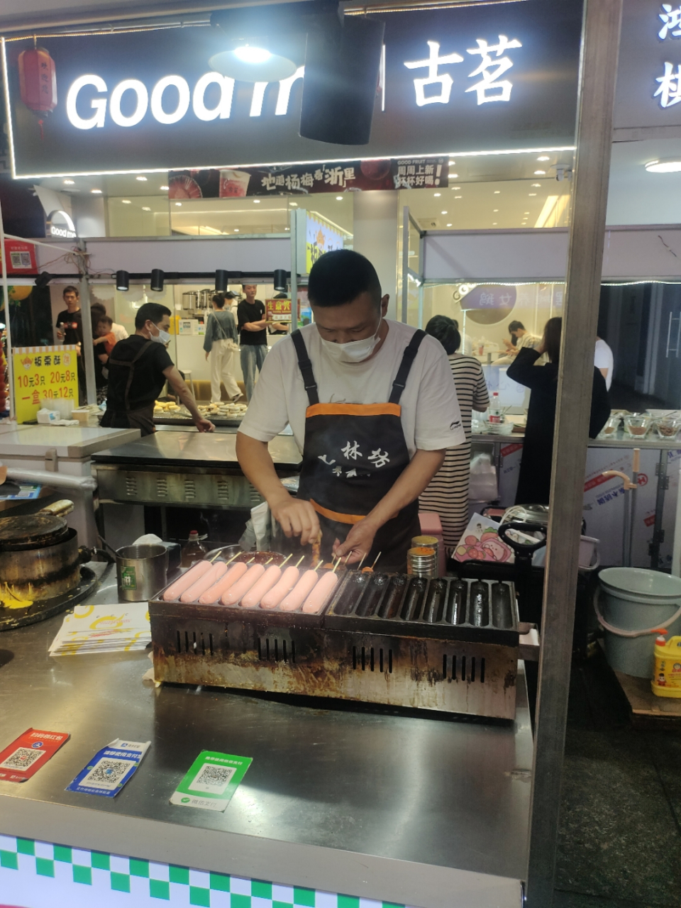 慈溪浒山上林坊美食一条街夜市,人声鼎沸好热闹.