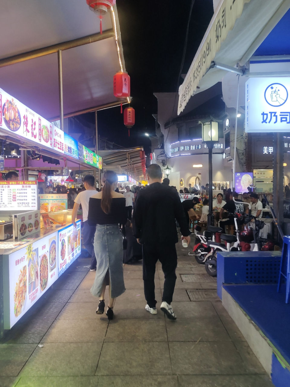 慈溪浒山上林坊美食一条街夜市,人声鼎沸好热闹.