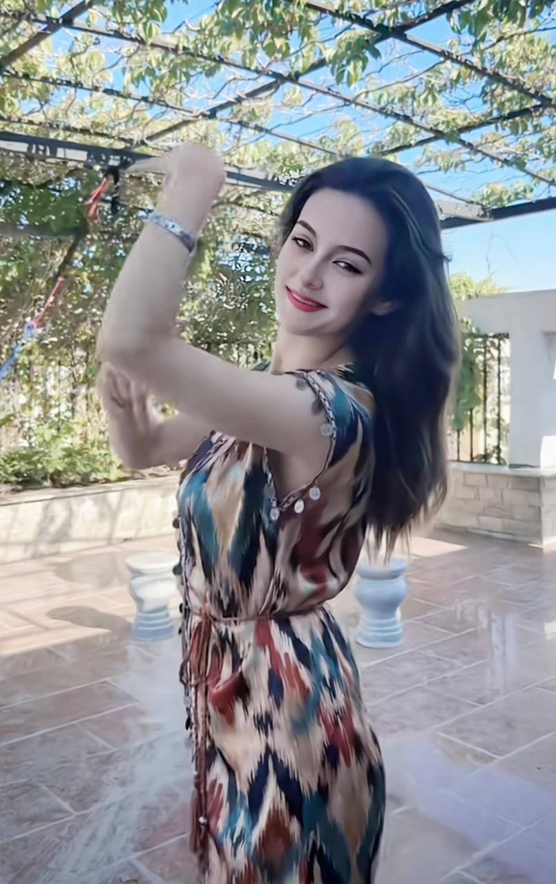 美丽的新疆姑娘