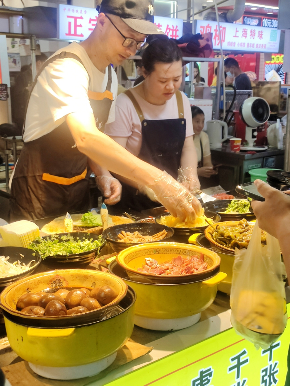 慈溪浒山上林坊美食一条街夜市,人声鼎沸好热闹.