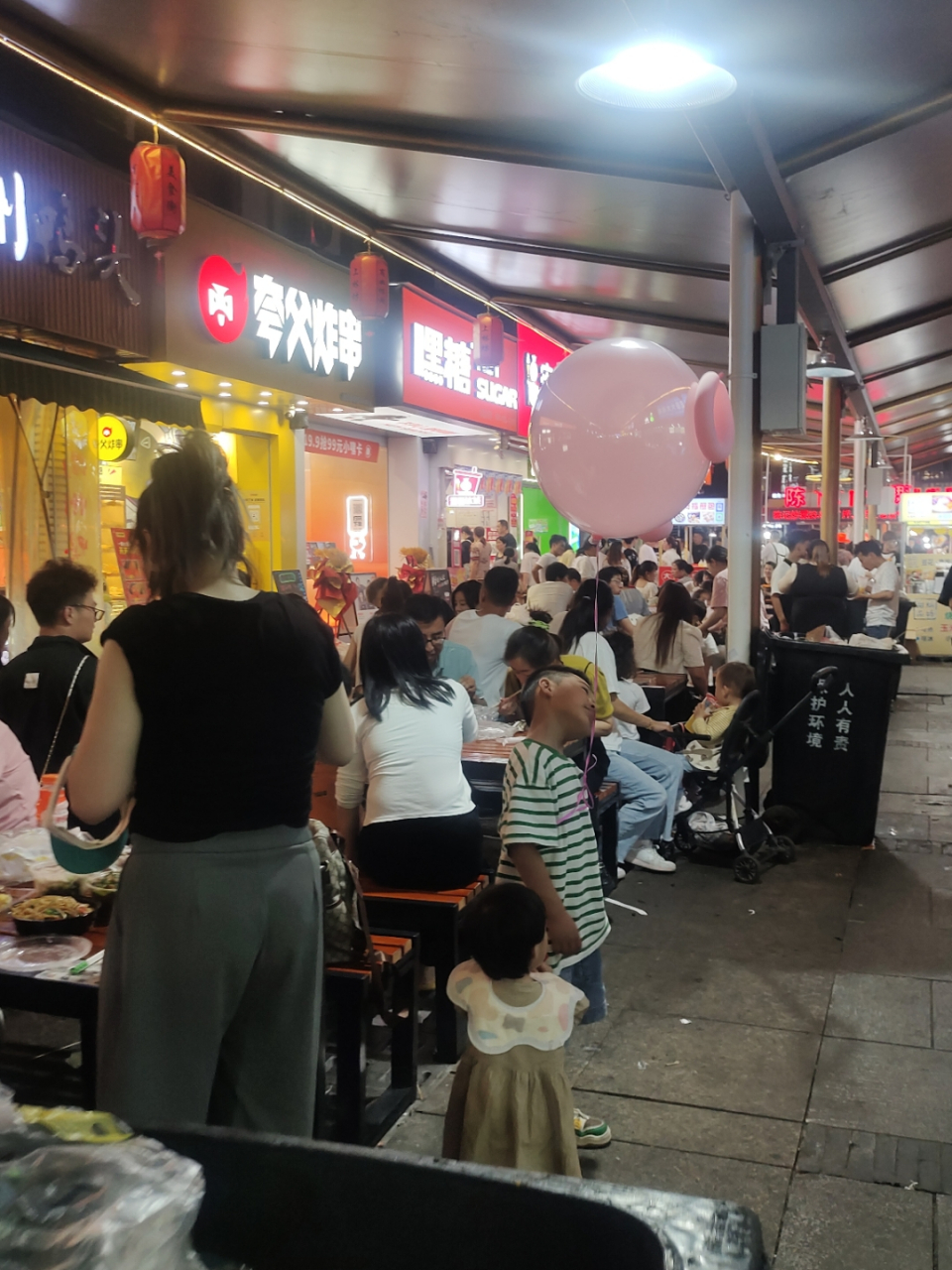 慈溪浒山上林坊美食一条街夜市,人声鼎沸好热闹.